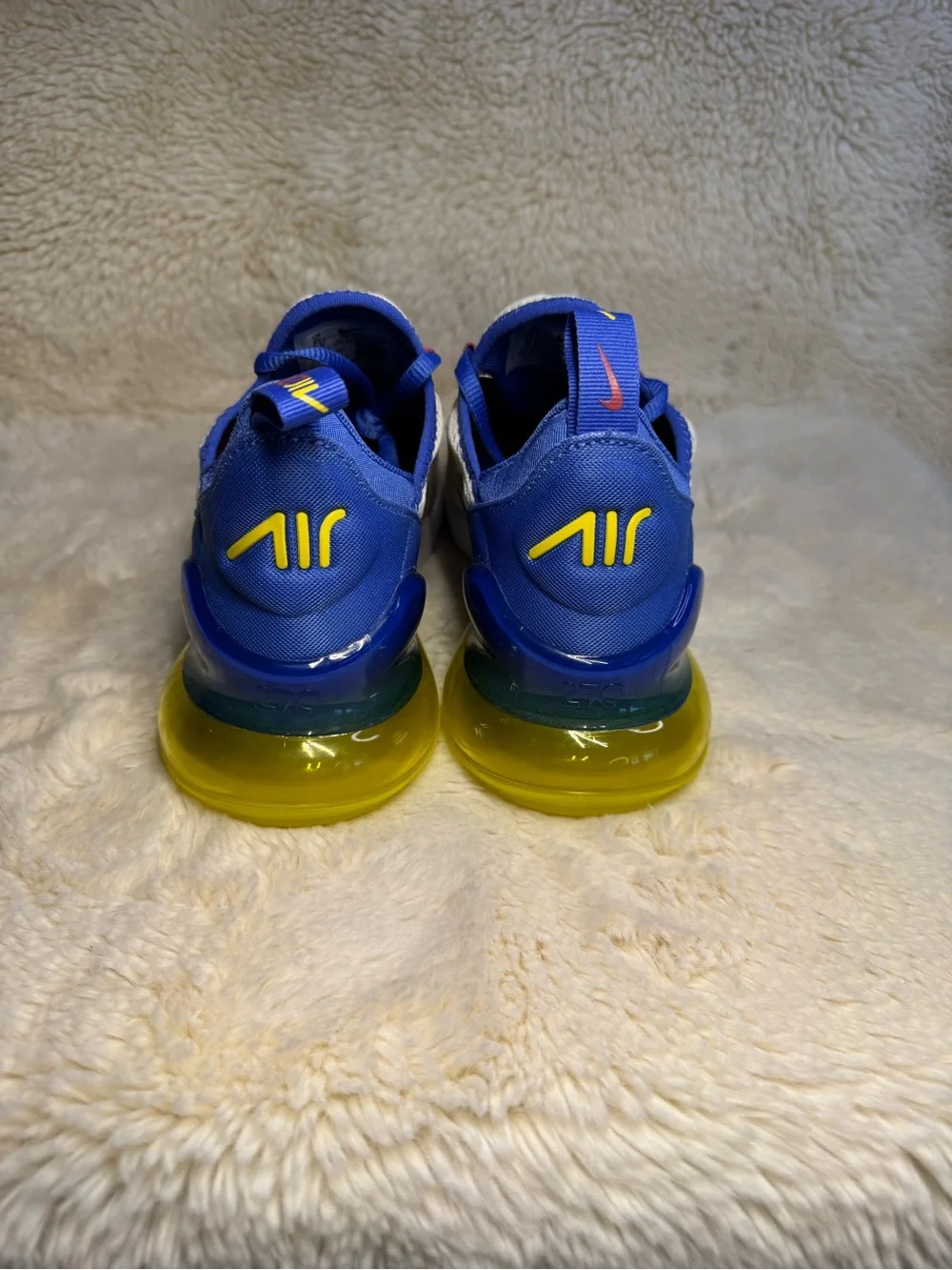 New (without box) Kid’s Nike Air Max 270 - Size 4Y